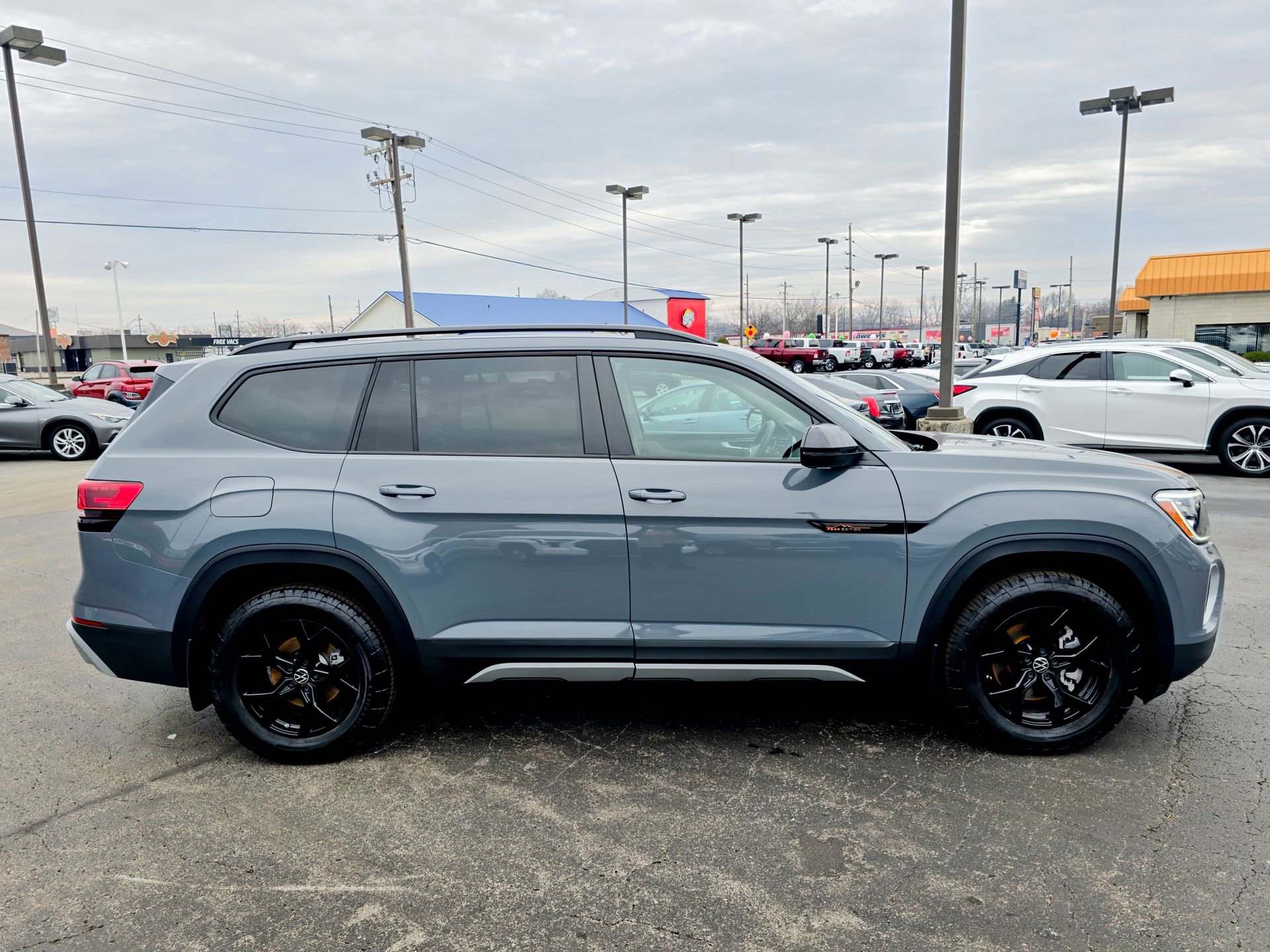 Used 2024 Volkswagen Atlas Peak Edition SE image 24