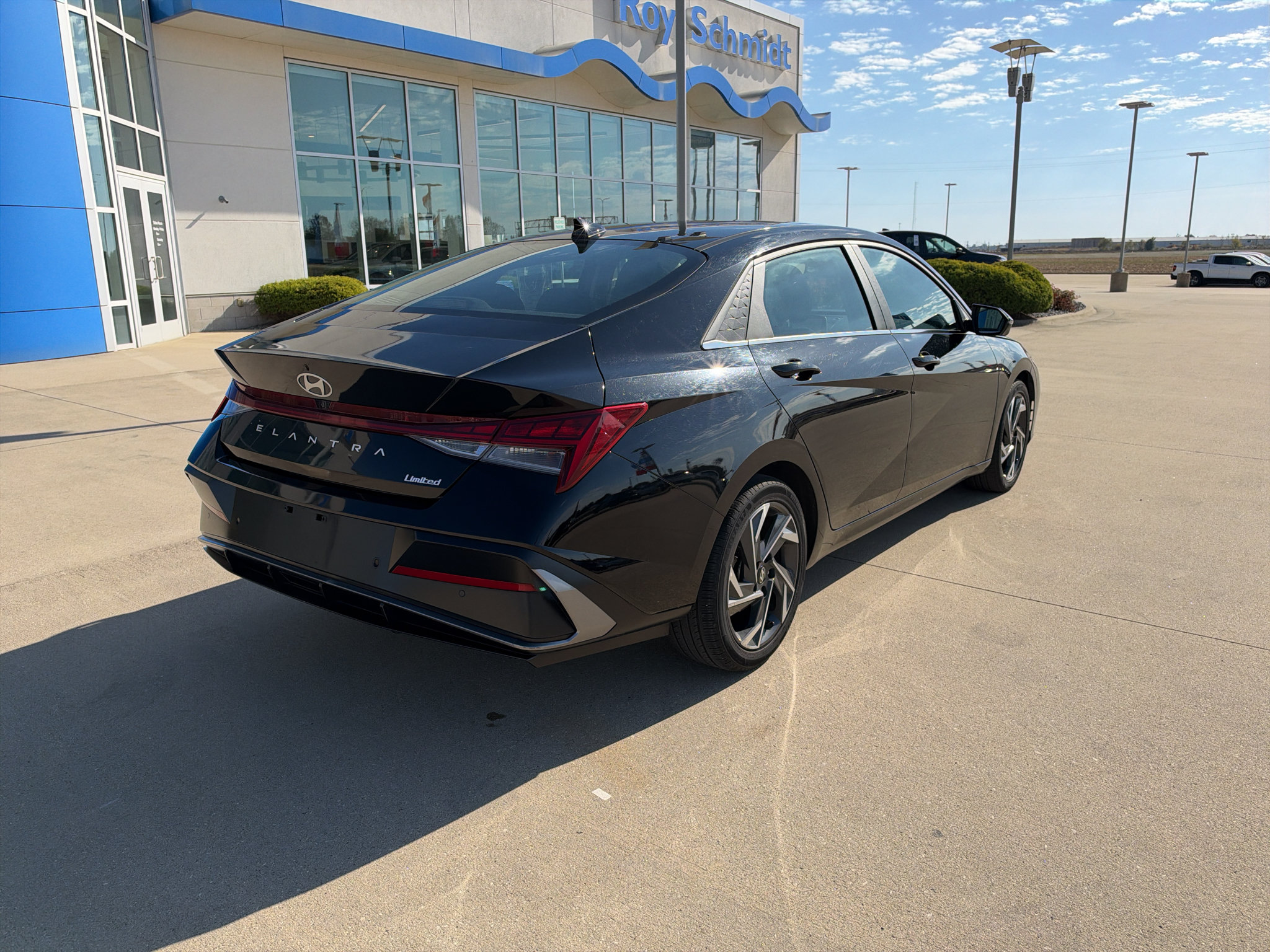 Used 2024 Hyundai Elantra Limited FWD image 5
