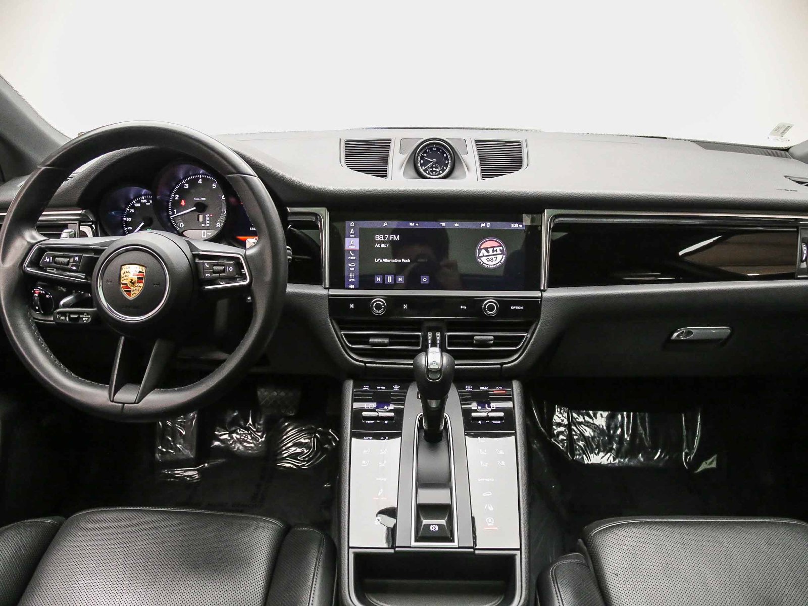 Certified 2022 Porsche Macan S AWD/4WD image 16