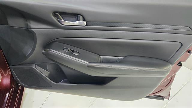 Certified 2024 Nissan Altima 2.5 SV w/ SV Premium Package FWD image 28
