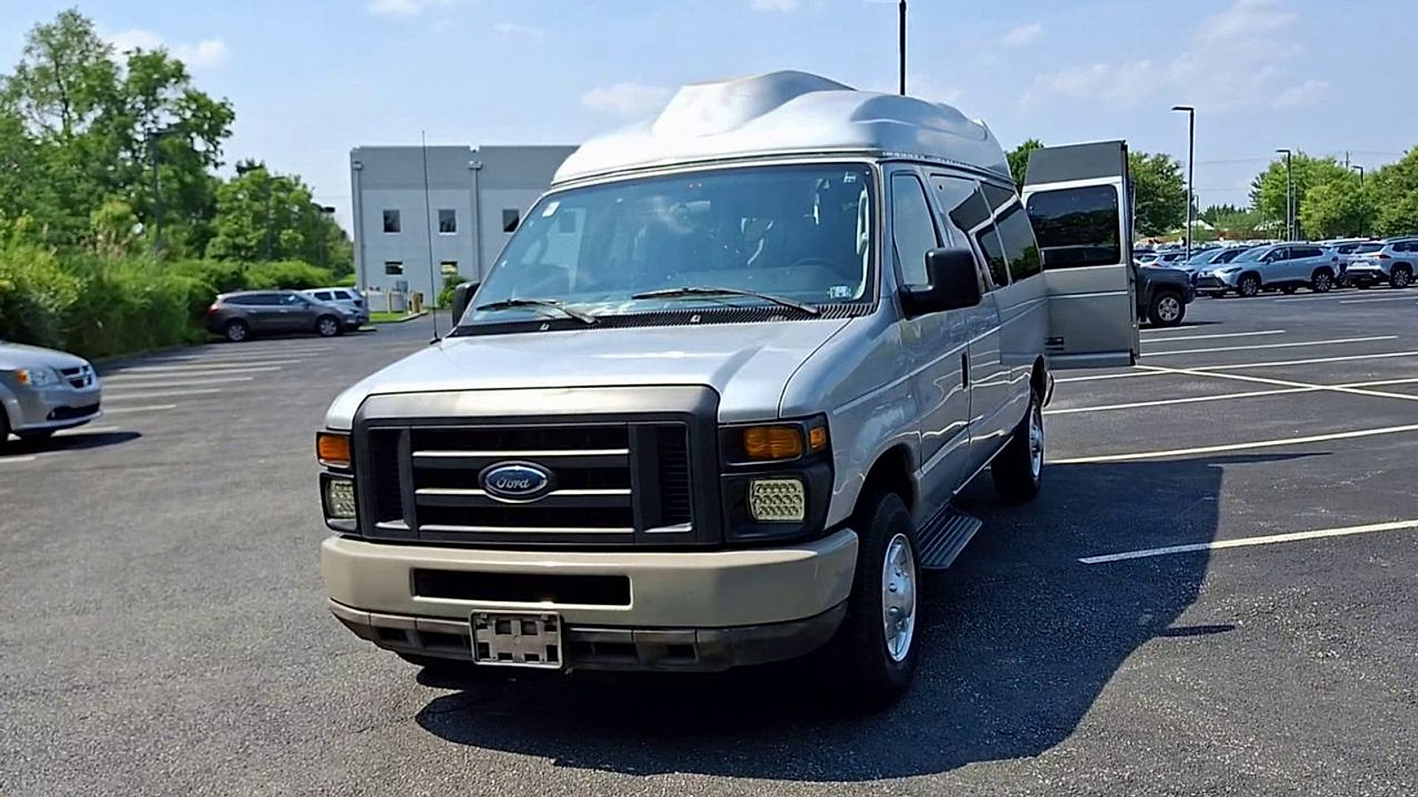 Used 2011 Ford E-350 and Econoline 350 XL w/ PWR Windows & Locks Group RWD image 4