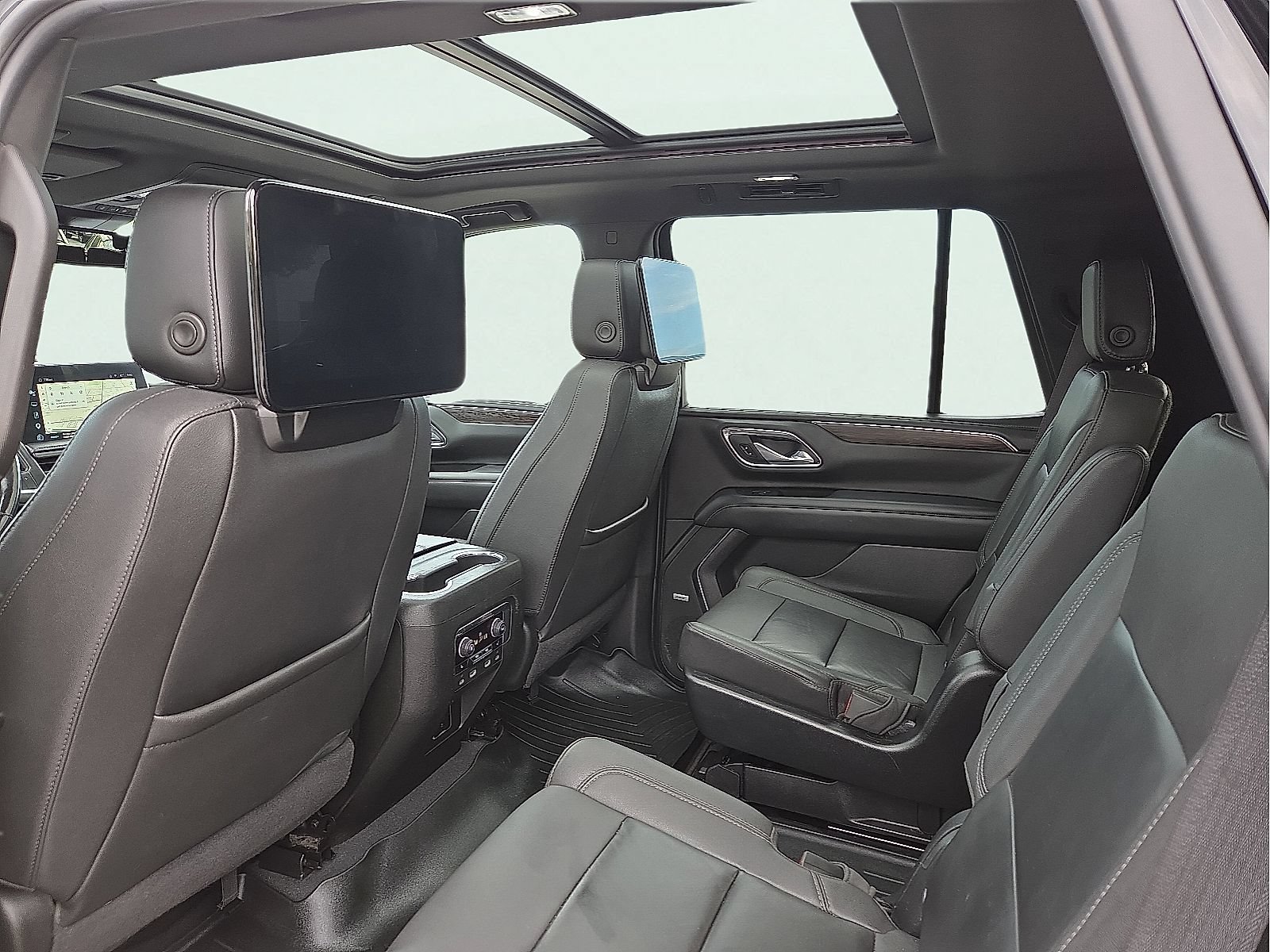 Used 2023 Chevrolet Tahoe Z71 w/ Luxury Package AWD/4WD image 10
