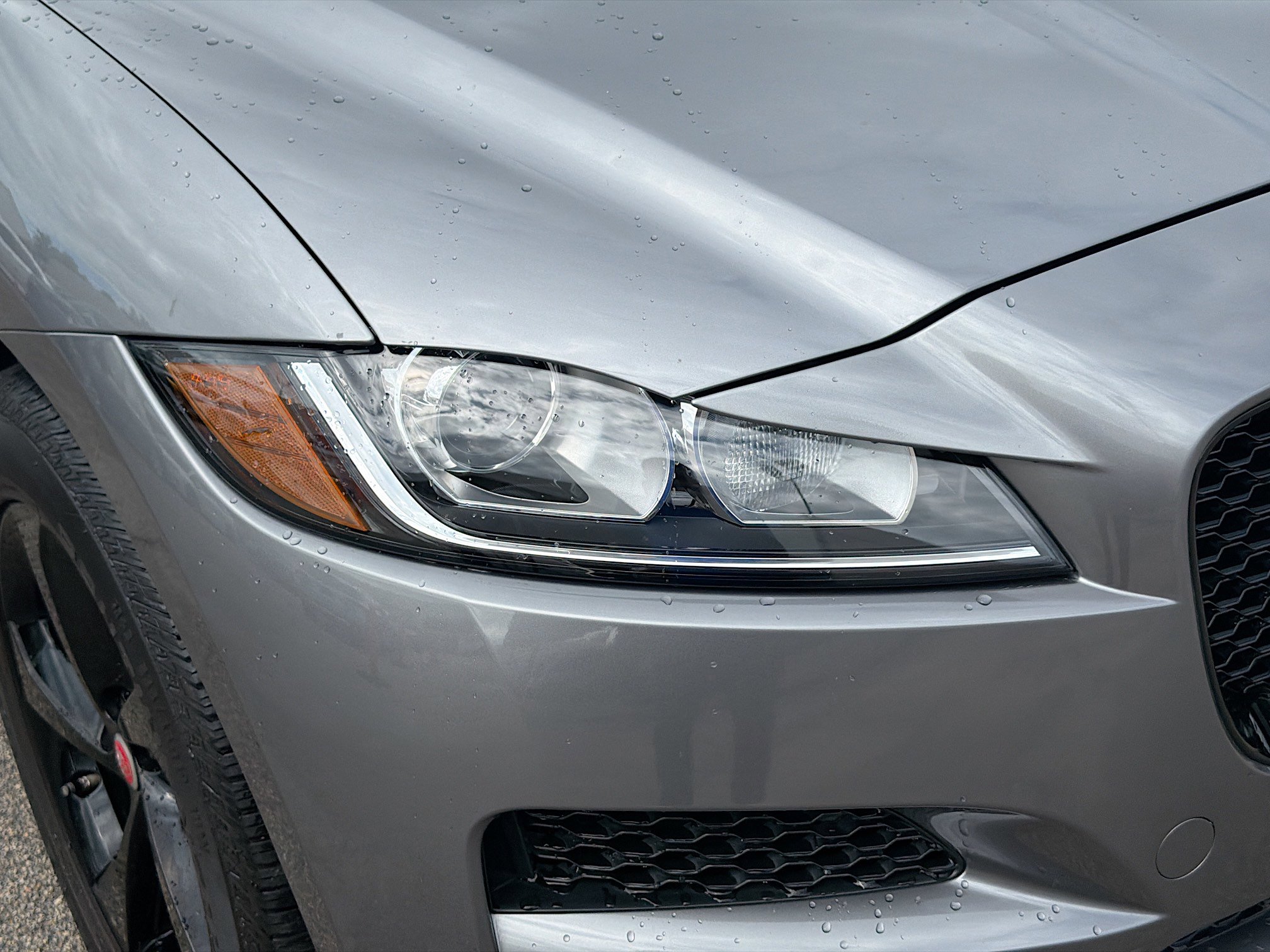 Used 2020 Jaguar F-PACE Premium image 34