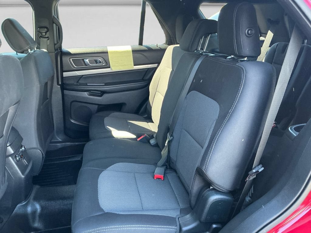 Used 2018 Ford Explorer XLT AWD/4WD image 14