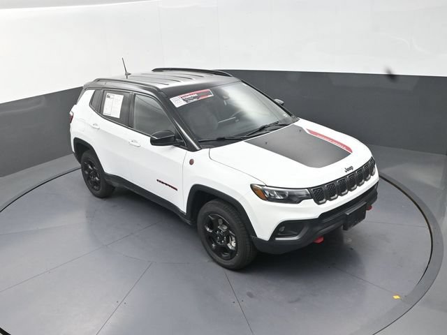 Used 2023 Jeep Compass Trailhawk w/ Trailhawk Convenience Group AWD/4WD image 11