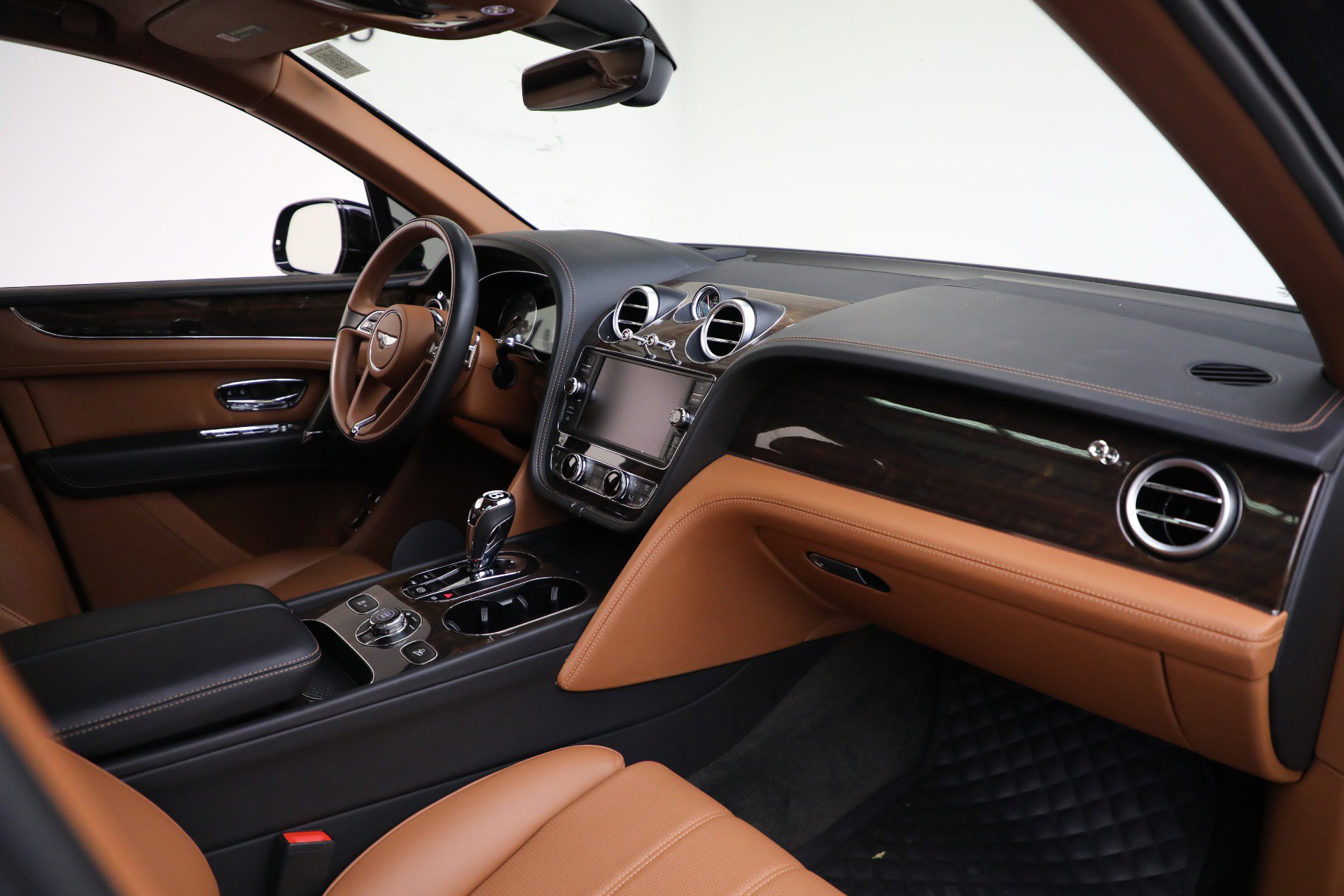 Certified 2018 Bentley Bentayga Onyx Edition image 24