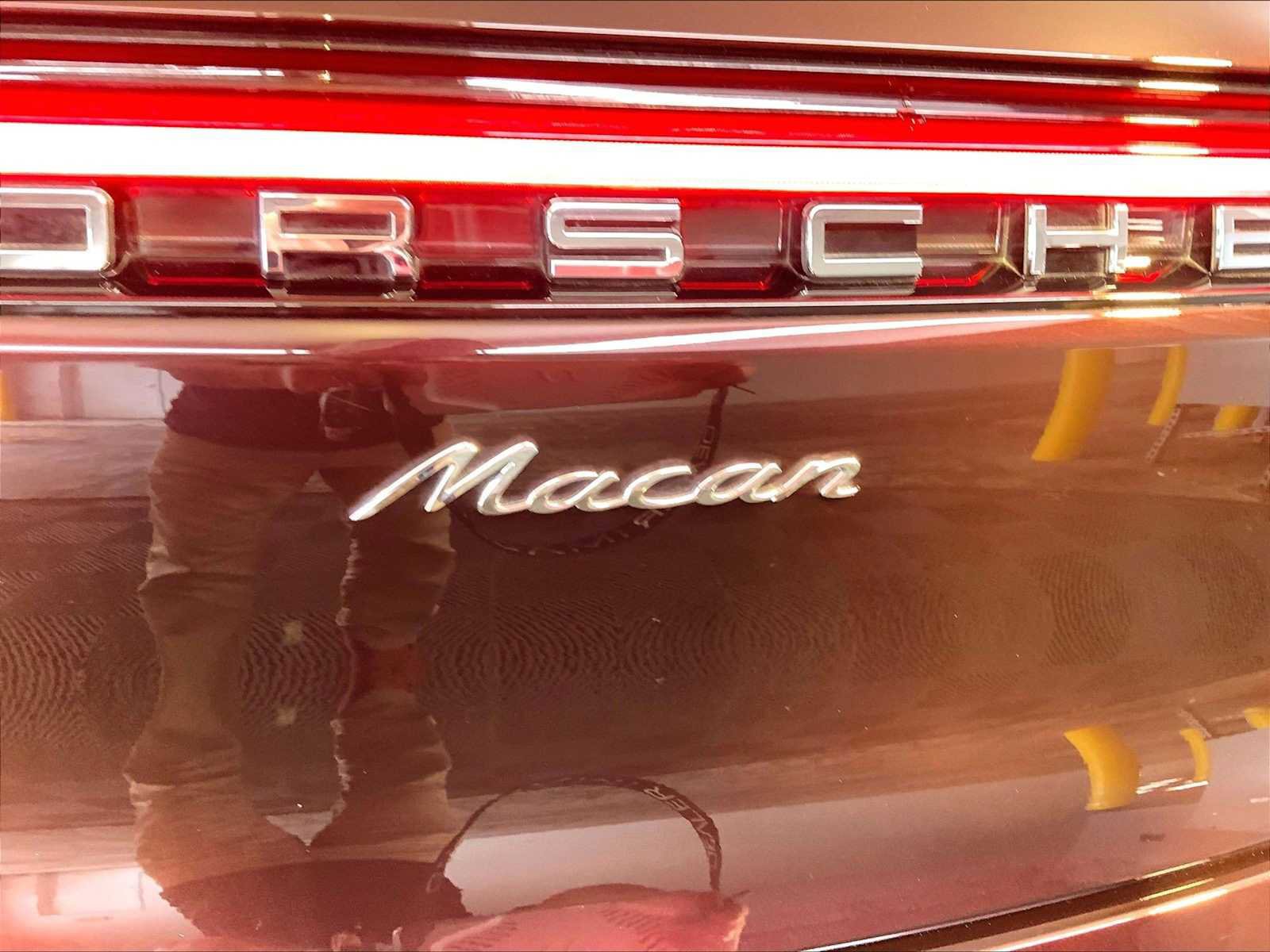 Certified 2024 Porsche Macan w/ Premium Plus Package AWD/4WD image 35