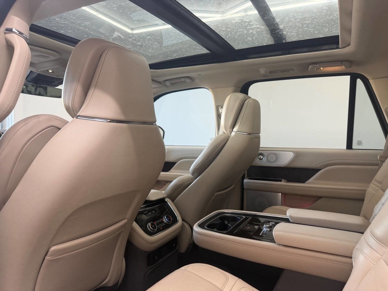 Used 2021 Lincoln Navigator Reserve AWD/4WD image 19