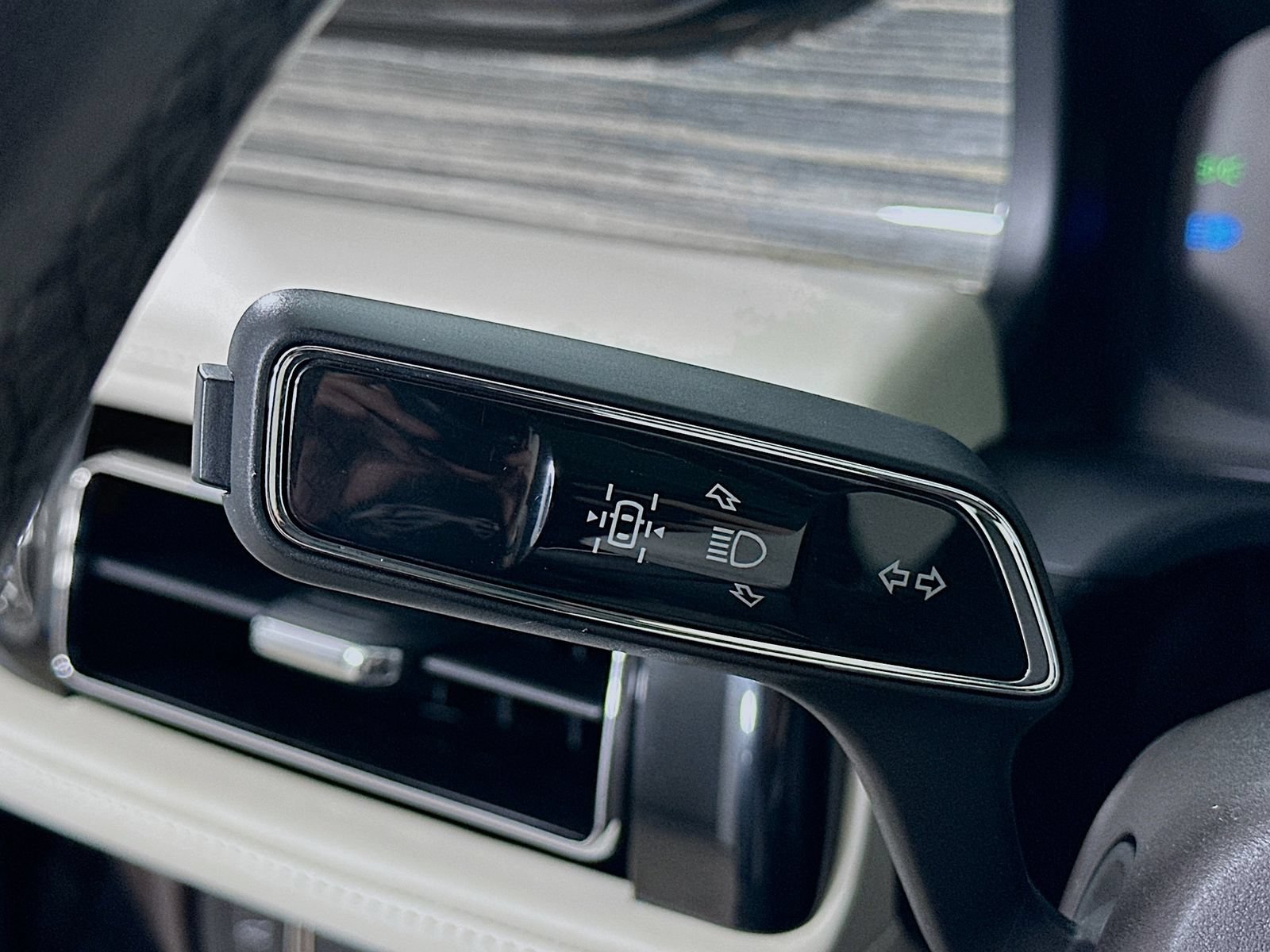 Used 2020 Lincoln Aviator Black Label Grand Touring w/ Class IV Trailer Tow Package AWD/4WD image 21