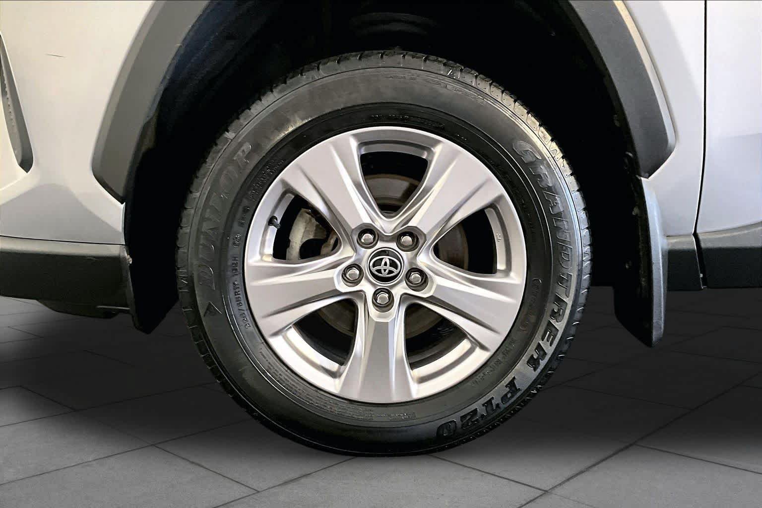 Used 2022 Toyota RAV4 XLE w/ Convenience Package AWD/4WD image 11