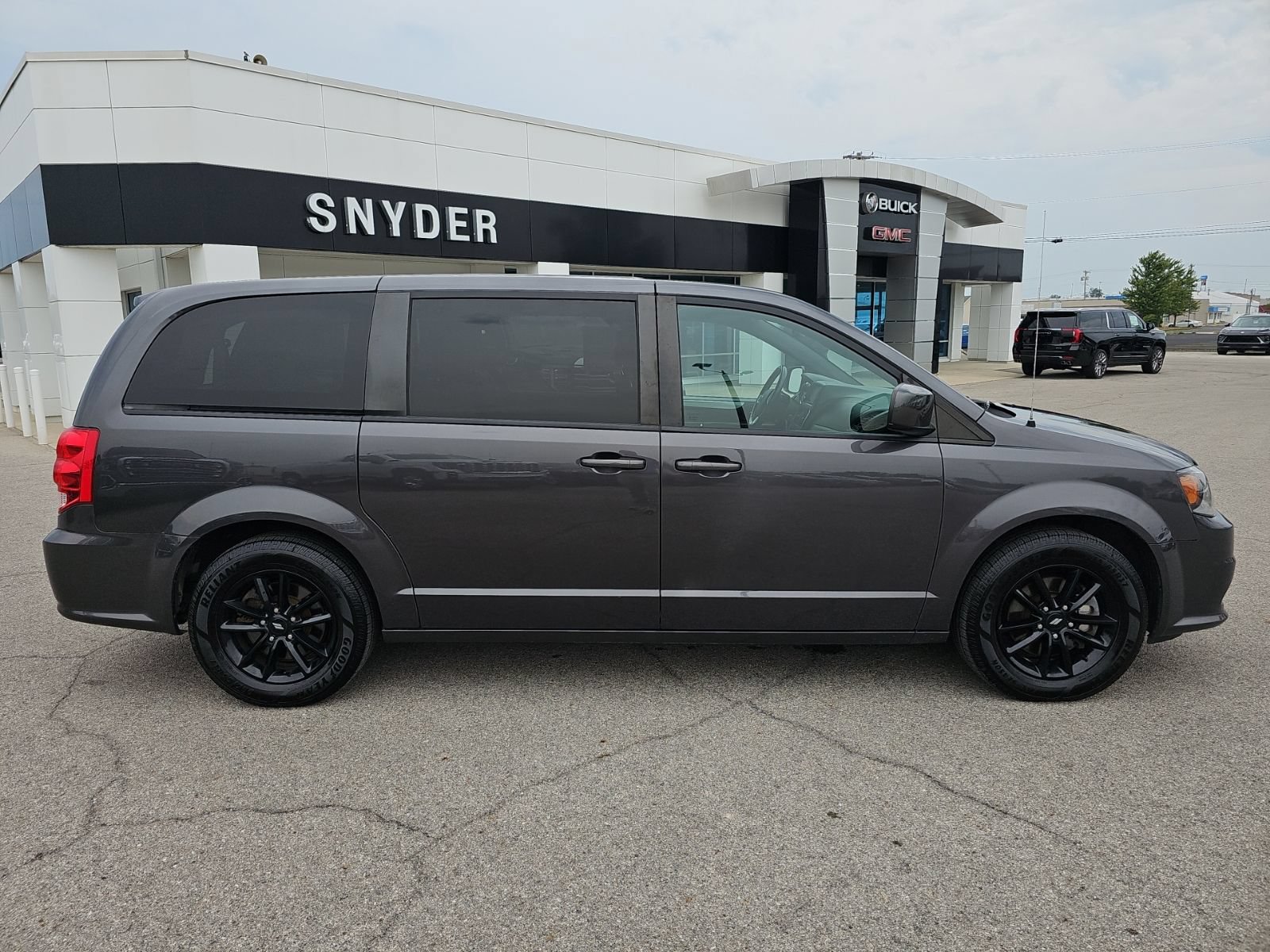 Used 2020 Dodge Grand Caravan GT FWD image 1