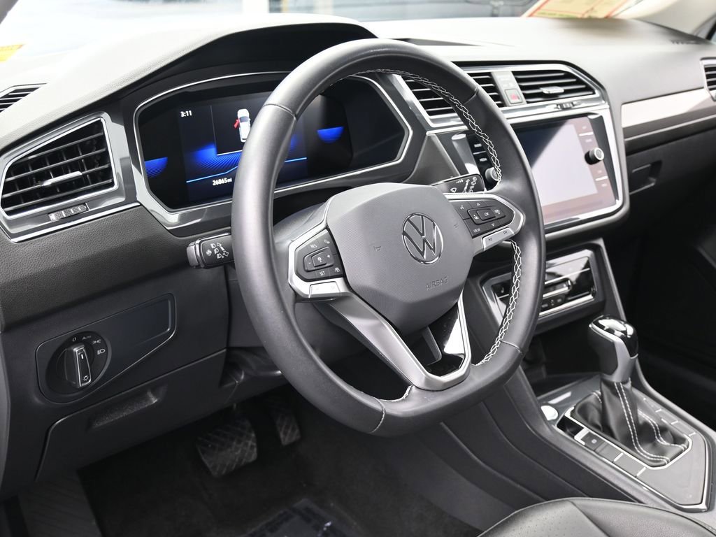 Used 2023 Volkswagen Tiguan SE image 10