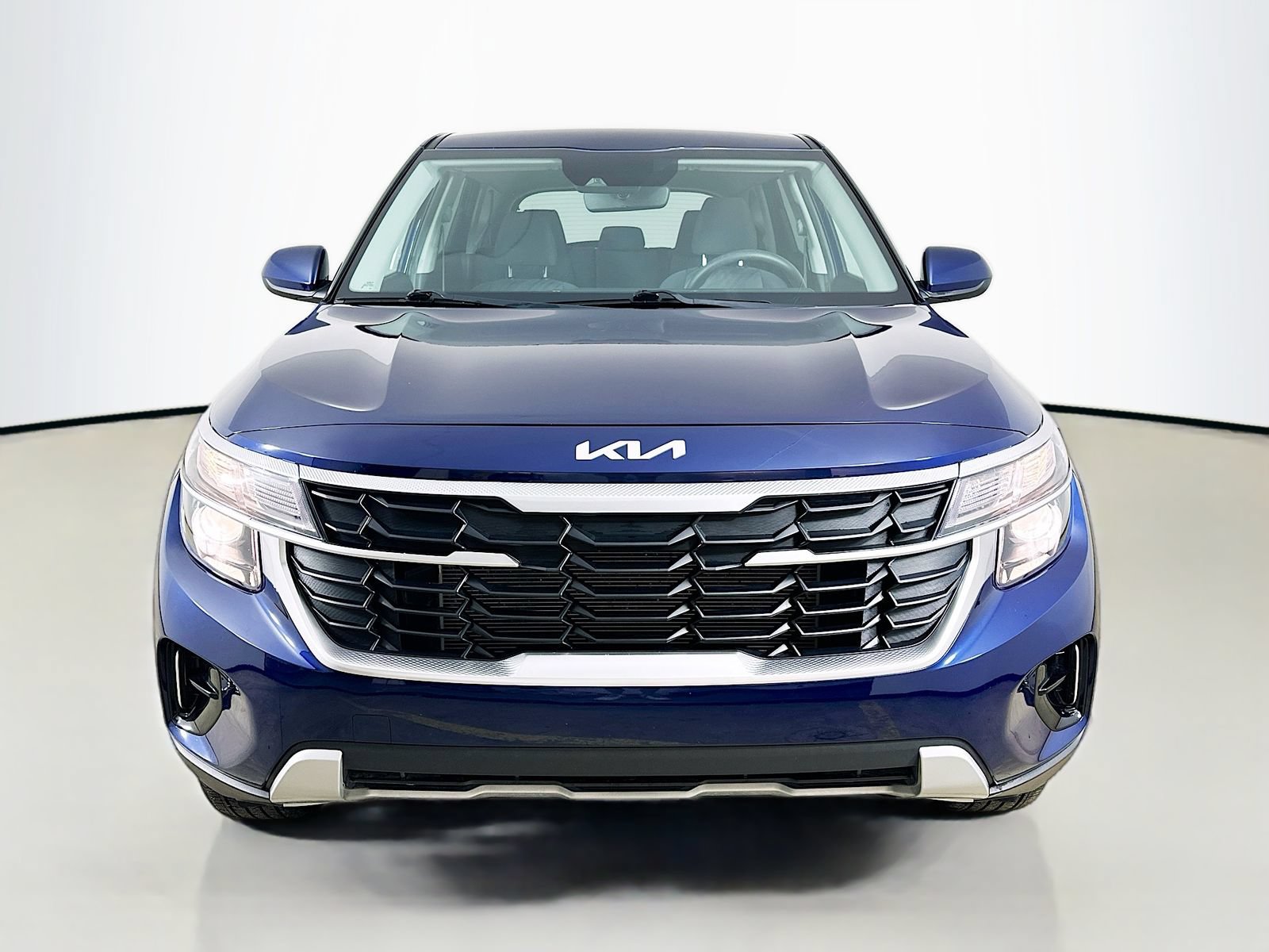 Used 2025 Kia Seltos LX AWD/4WD image 2