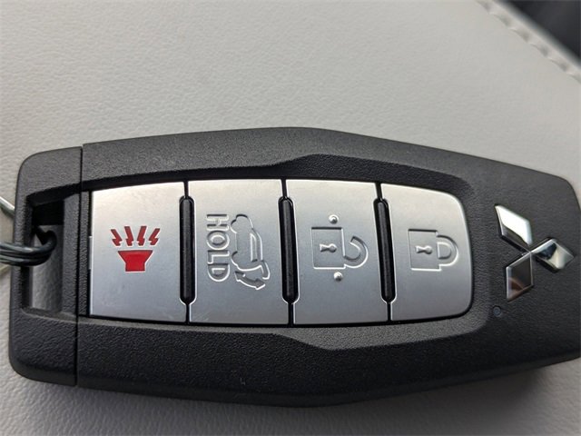 New 2025 Mitsubishi Outlander SE image 32