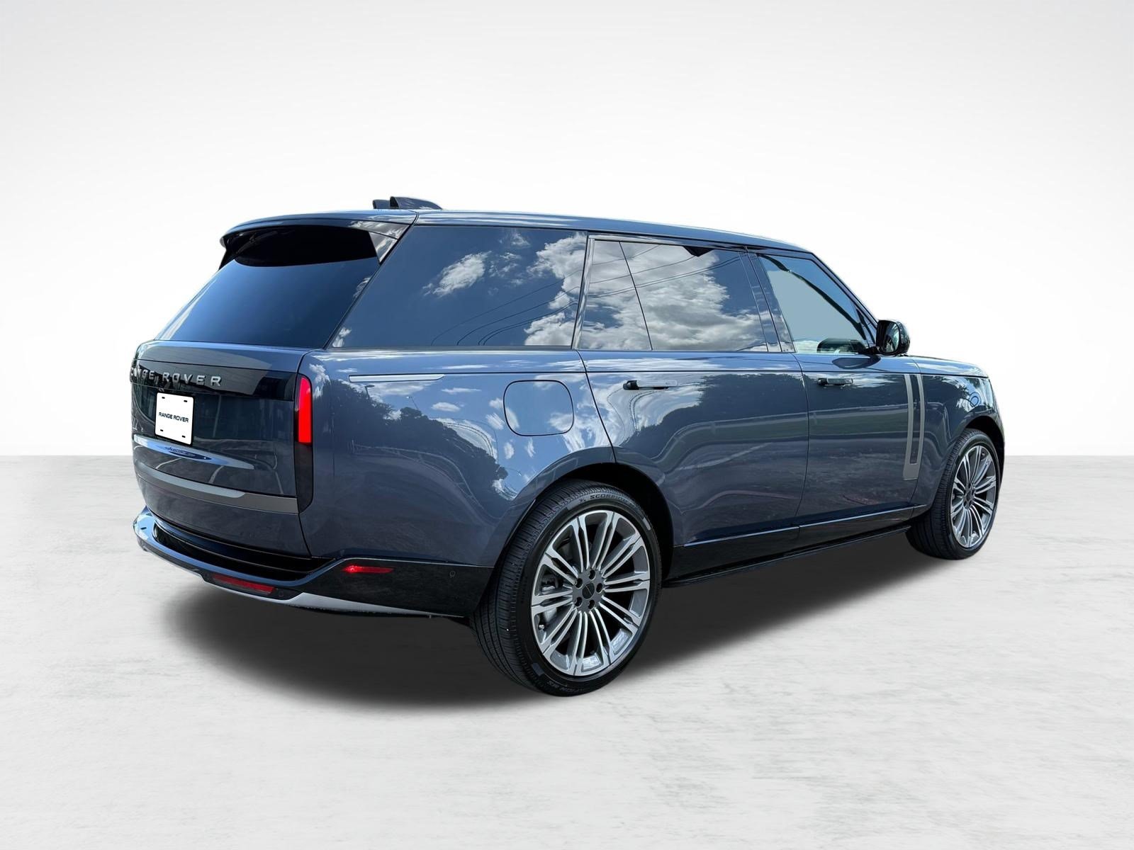 New 2026 Land Rover Range Rover Long Wheelbase SE AWD/4WD image 9