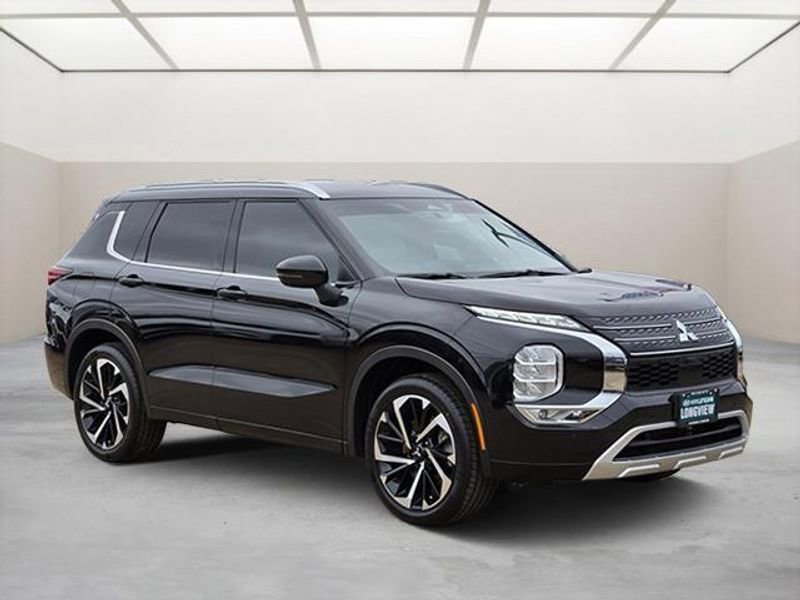 Used 2024 Mitsubishi Outlander SEL image 1