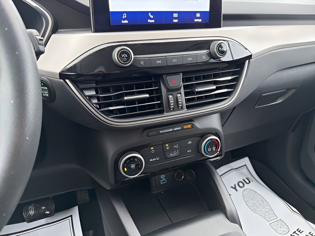 Used 2022 Ford Escape SE image 26