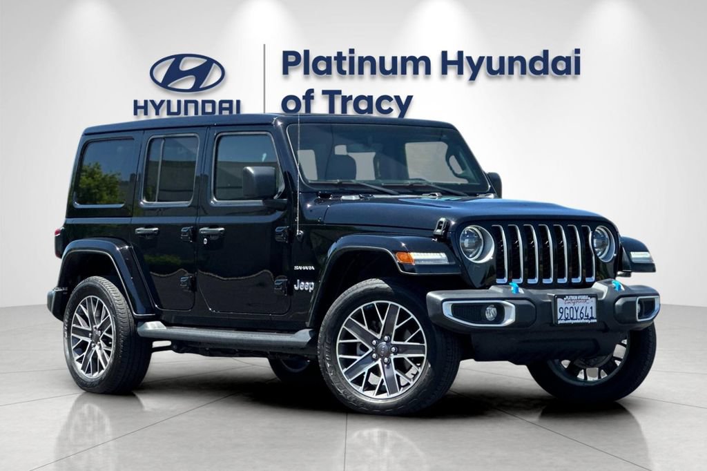 Used 2023 Jeep Wrangler Unlimited Sahara w/ Cold Weather Group AWD/4WD image 2