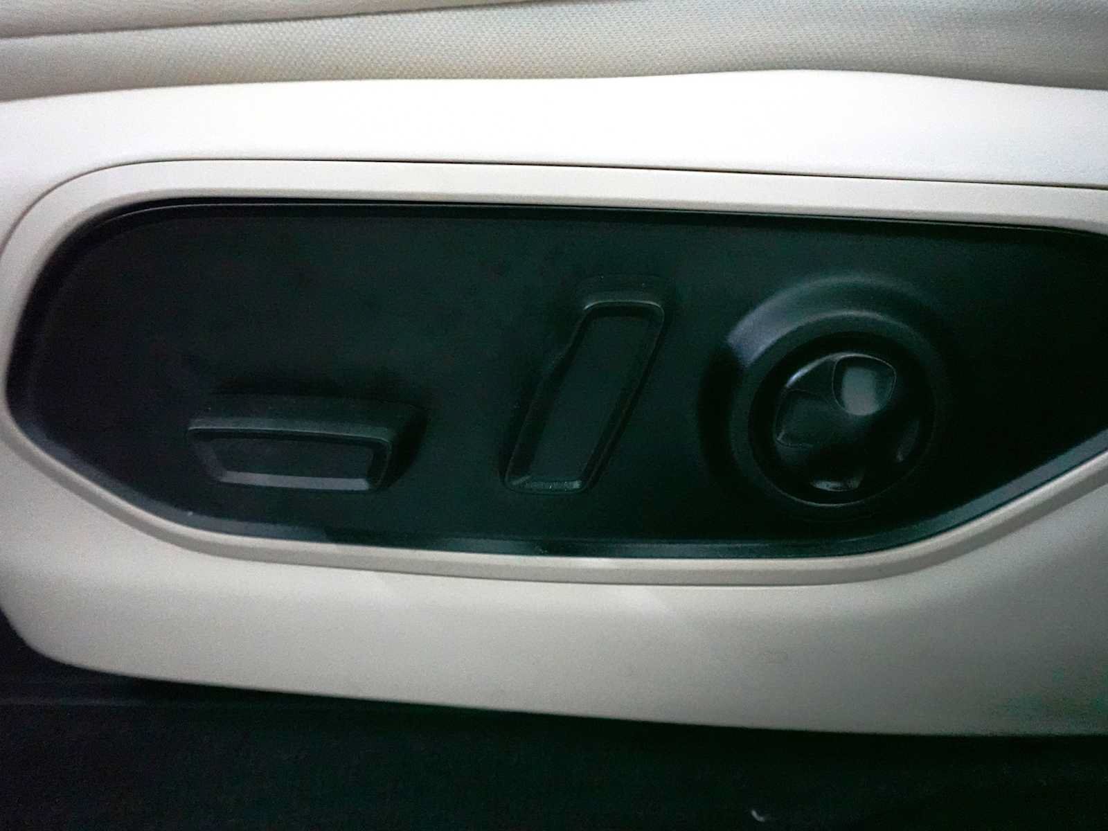 Used 2023 Jeep Grand Cherokee 4WD 4xe image 14