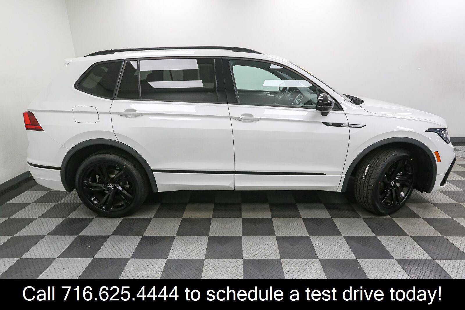Certified 2024 Volkswagen Tiguan SE R-Line AWD/4WD image 9