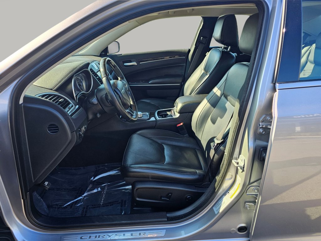 Used 2016 Chrysler 300 C image 20