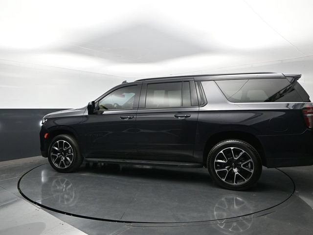 Used 2023 Chevrolet Suburban RST RWD image 2