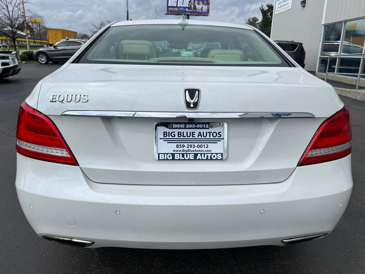 Used 2014 Hyundai Equus Signature RWD image 4