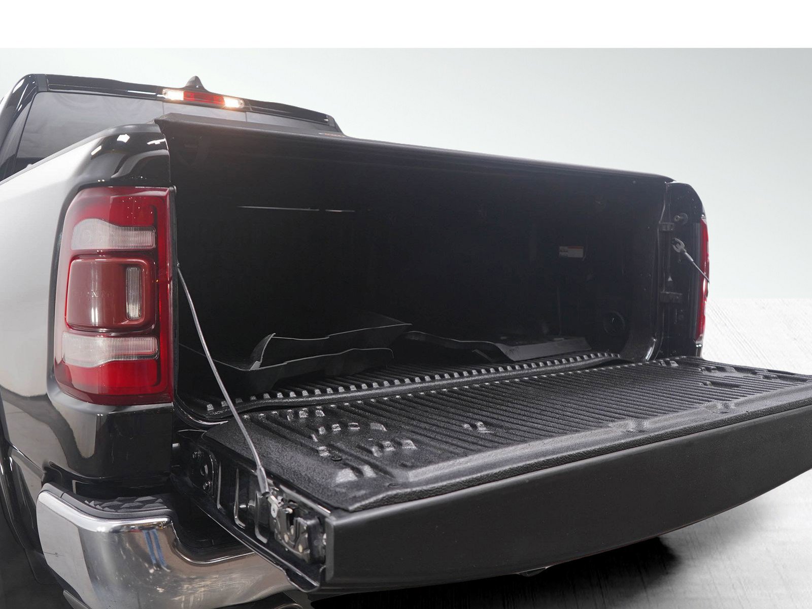 Used 2019 RAM 1500 Laramie image 17