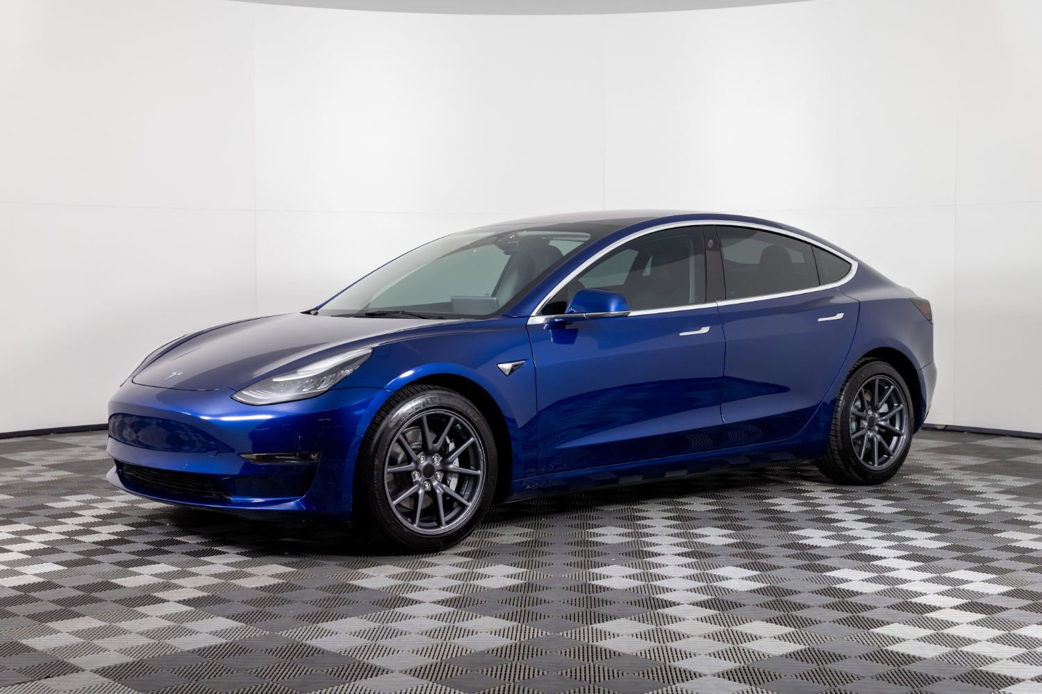 Used 2019 Tesla Model 3 Long Range image 1