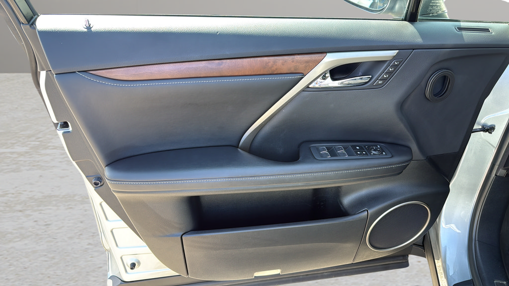 Used 2022 Lexus RX 350L Premium w/ Premium Package AWD/4WD image 10