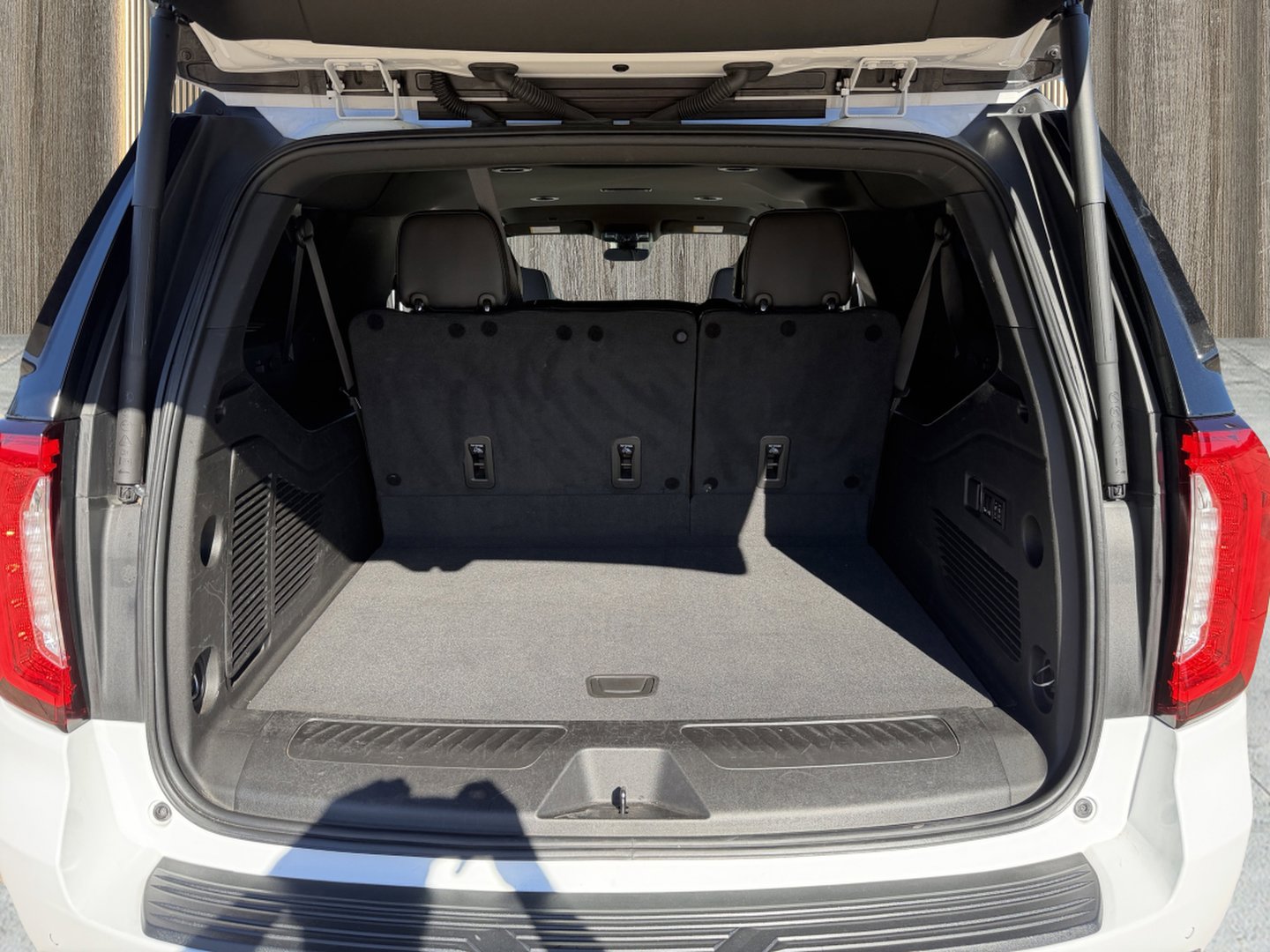 Used 2022 GMC Yukon XL SLT w/ SLT Luxury Package RWD image 29