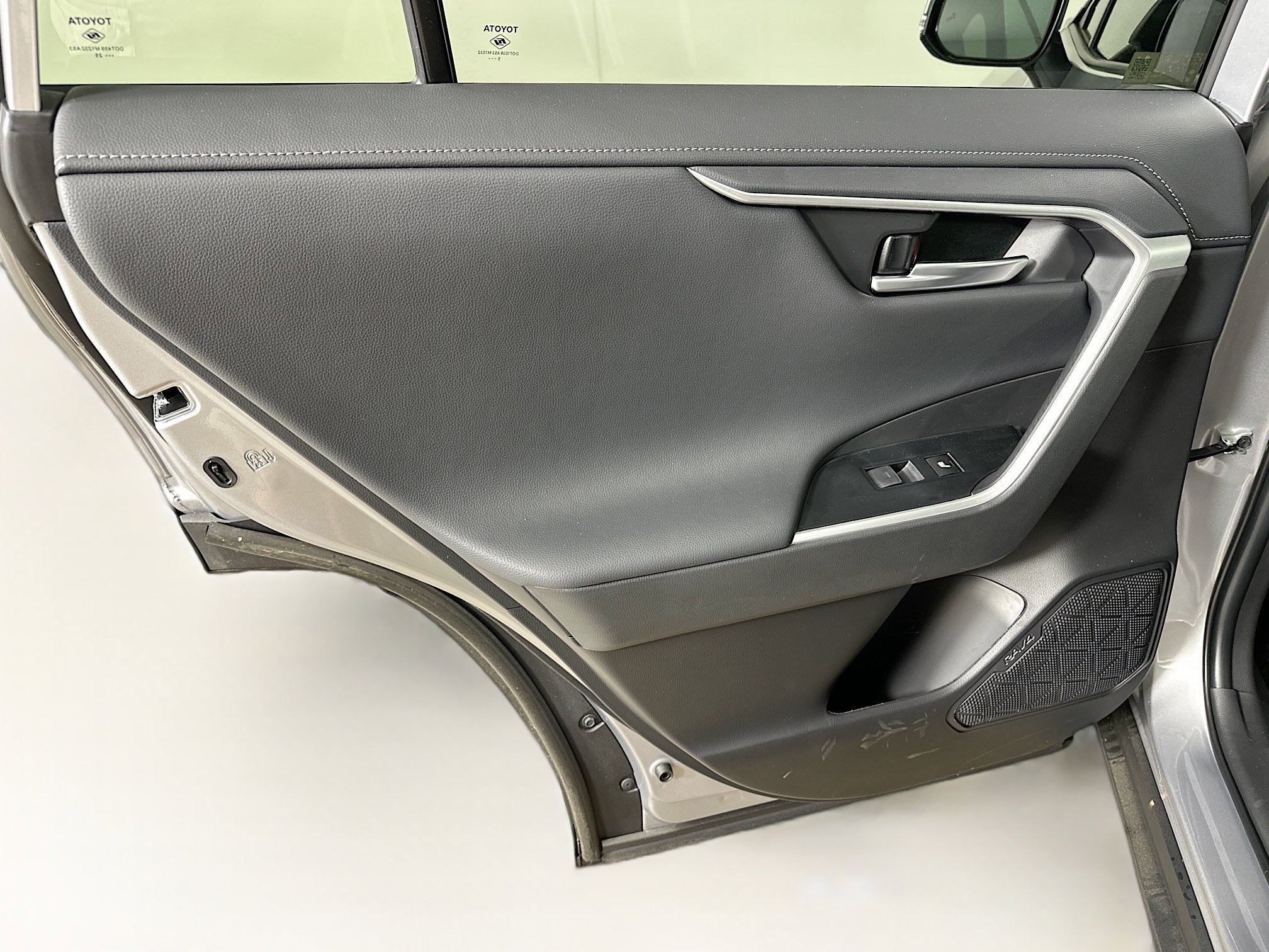 Used 2025 Toyota RAV4 Limited w/ Advanced Technology Package image 27
