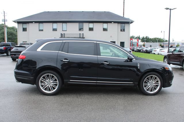 Used 2019 Lincoln MKT AWD image 6