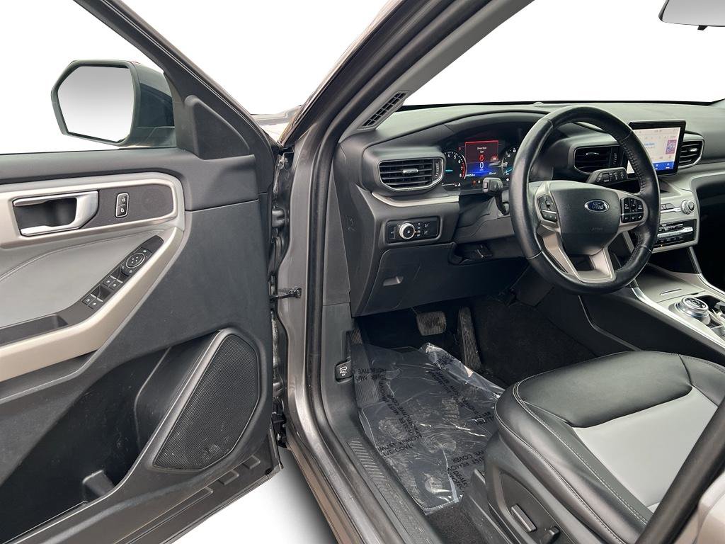 Used 2023 Ford Explorer XLT w/ Equipment Group 202A image 10