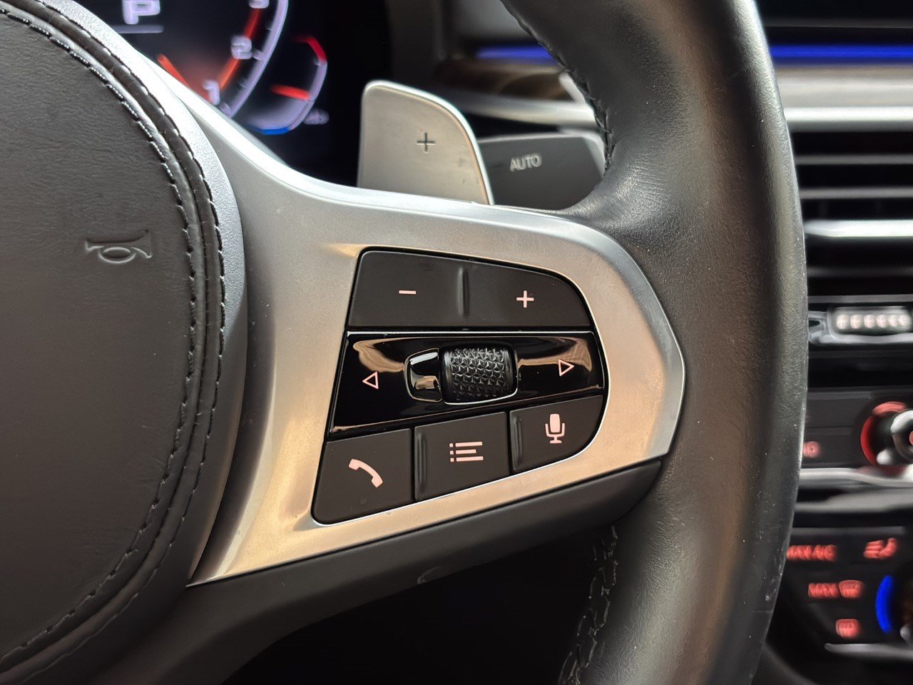 Used 2023 BMW M550i xDrive w/ Executive Package AWD/4WD image 19