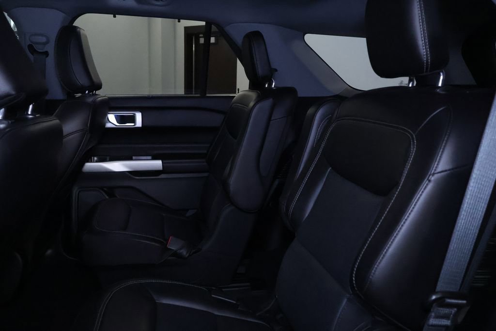 Used 2021 Ford Explorer Limited image 17