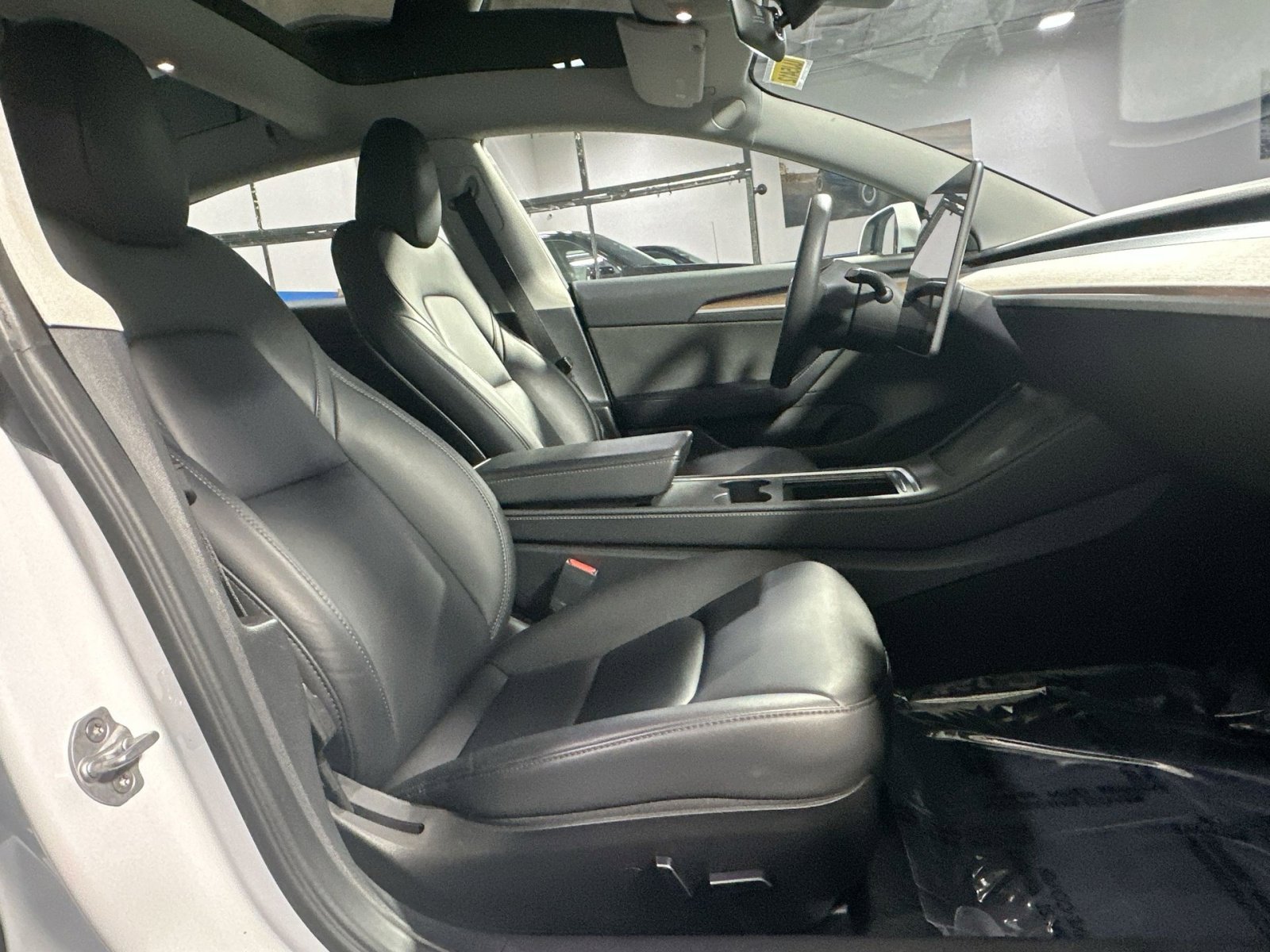 Used 2023 Tesla Model 3 Standard Range image 32