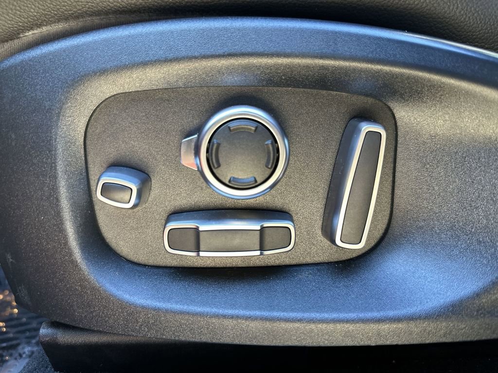 Used 2018 Jaguar F-PACE R-Sport image 12