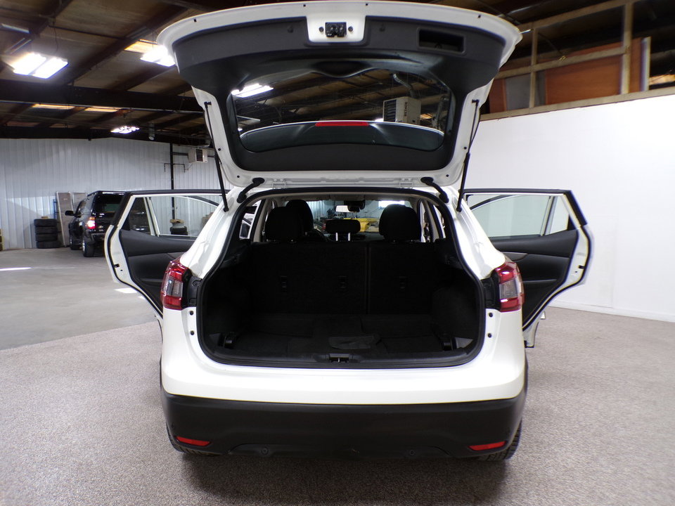 Used 2021 Nissan Rogue Sport S image 13