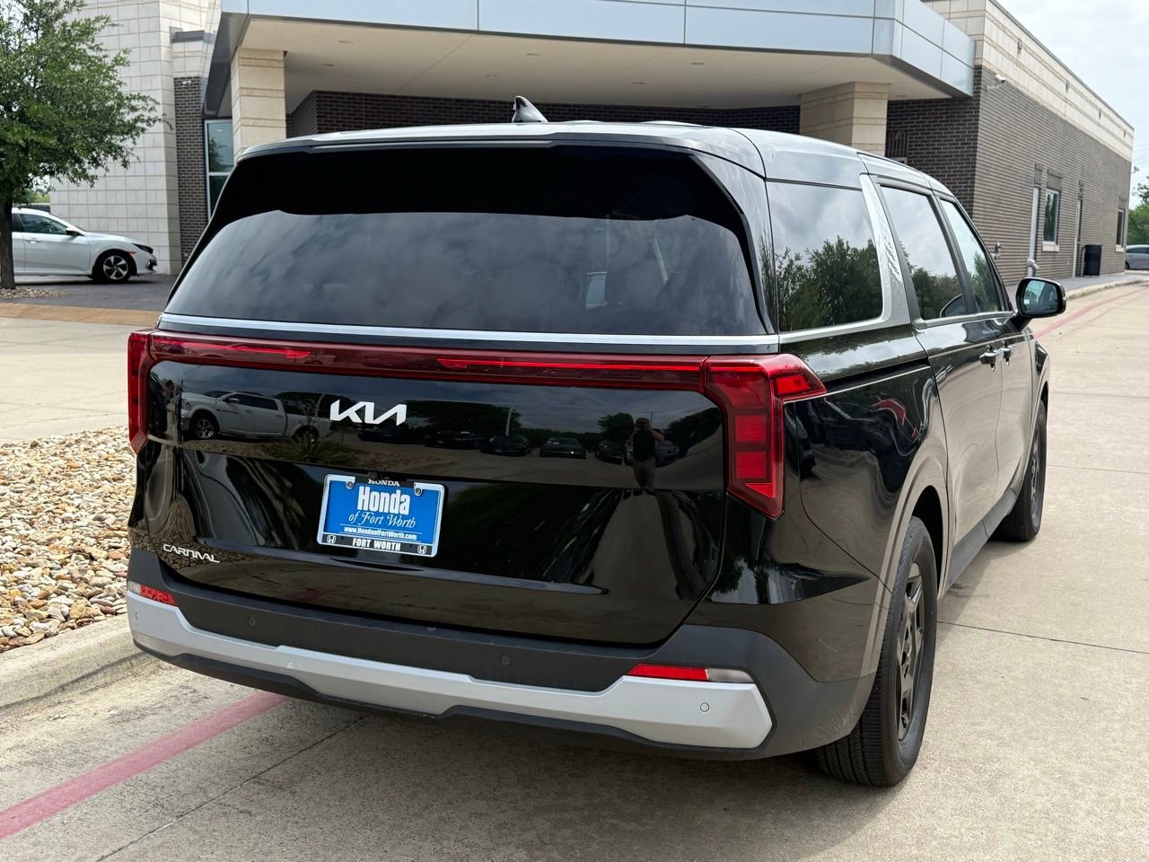 Used 2025 Kia Carnival image 8