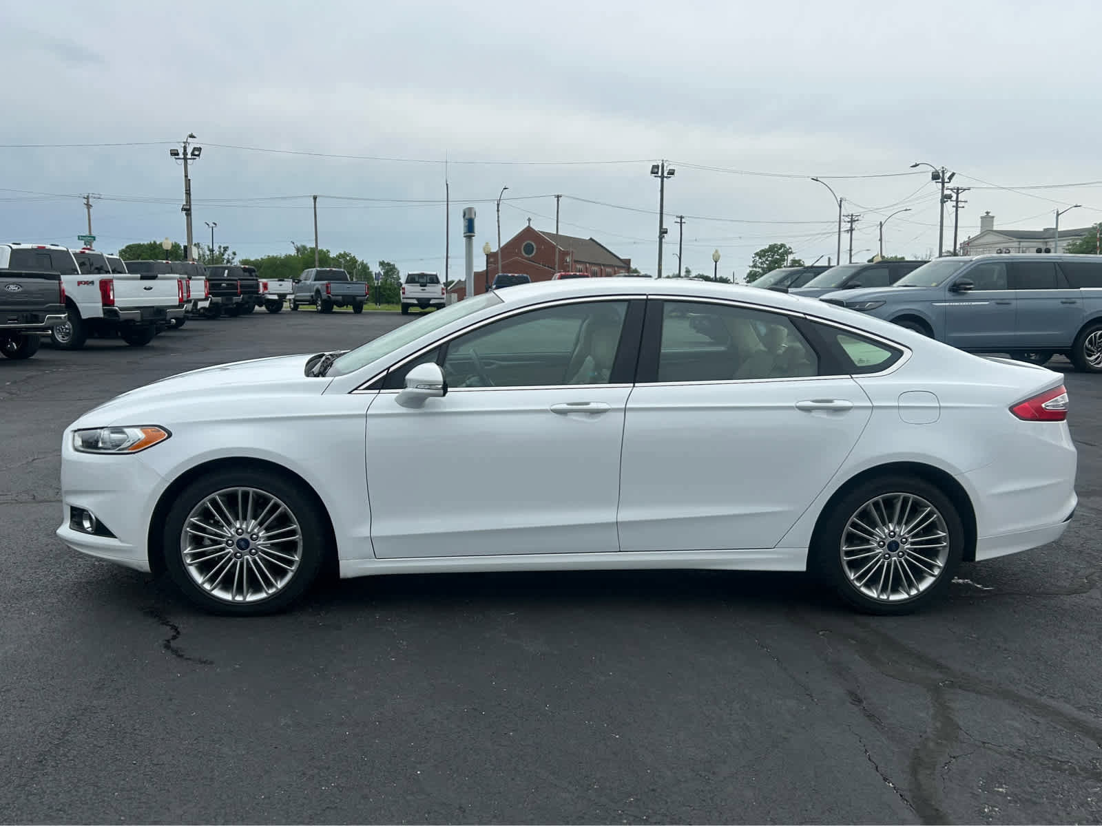 Used 2014 Ford Fusion SE w/ Equipment Group 202A FWD image 1