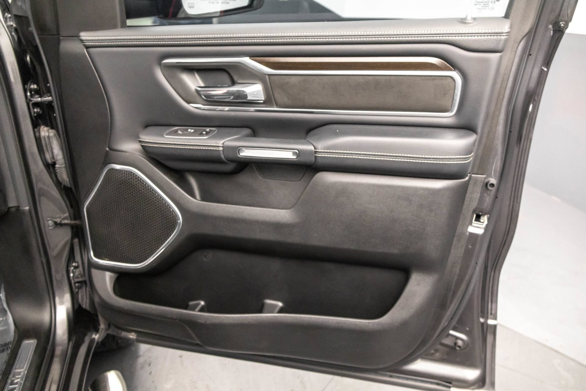 Used 2022 RAM 1500 Laramie RWD image 41
