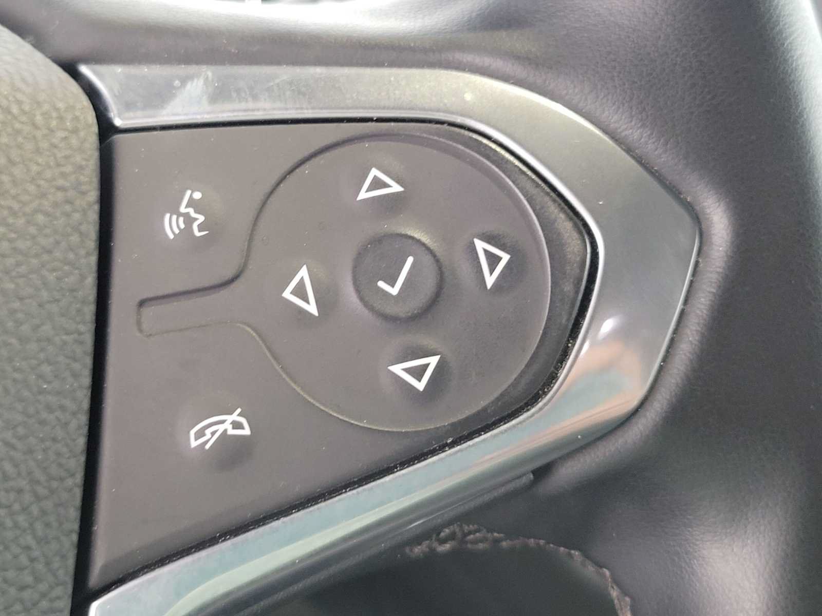 Used 2023 Chevrolet Traverse LT FWD image 33