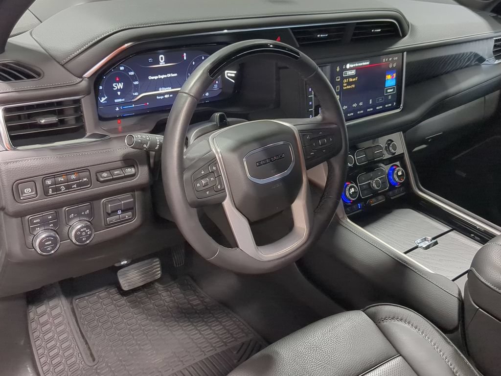 Used 2024 GMC Yukon XL Denali w/ Advanced Technology Package AWD/4WD image 10