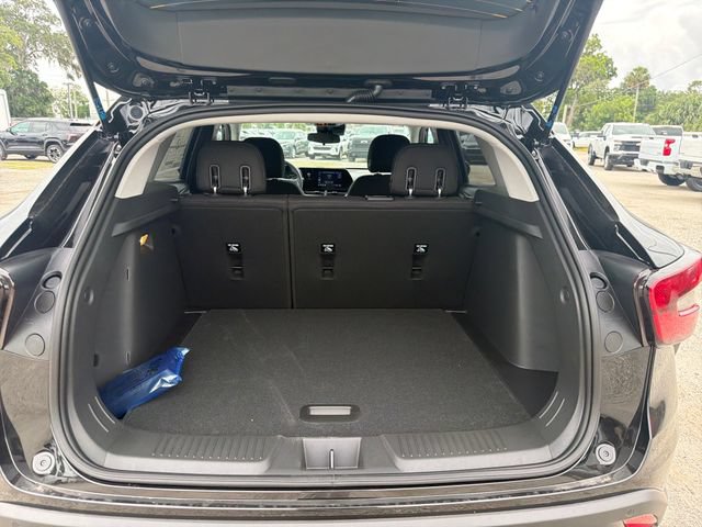 New 2026 Chevrolet Trax LS w/ LS Convenience Package FWD image 12