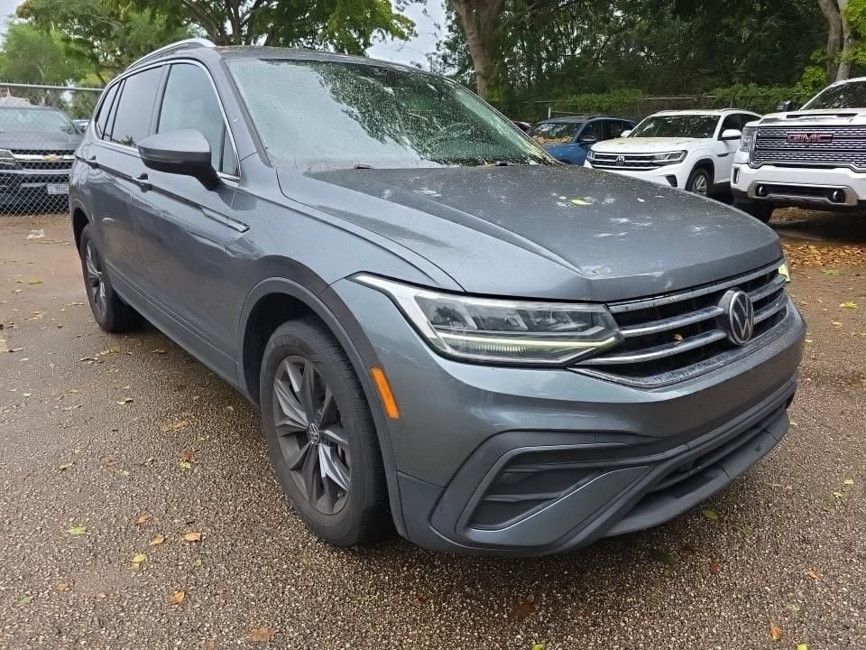 Used 2022 Volkswagen Tiguan SE image 1