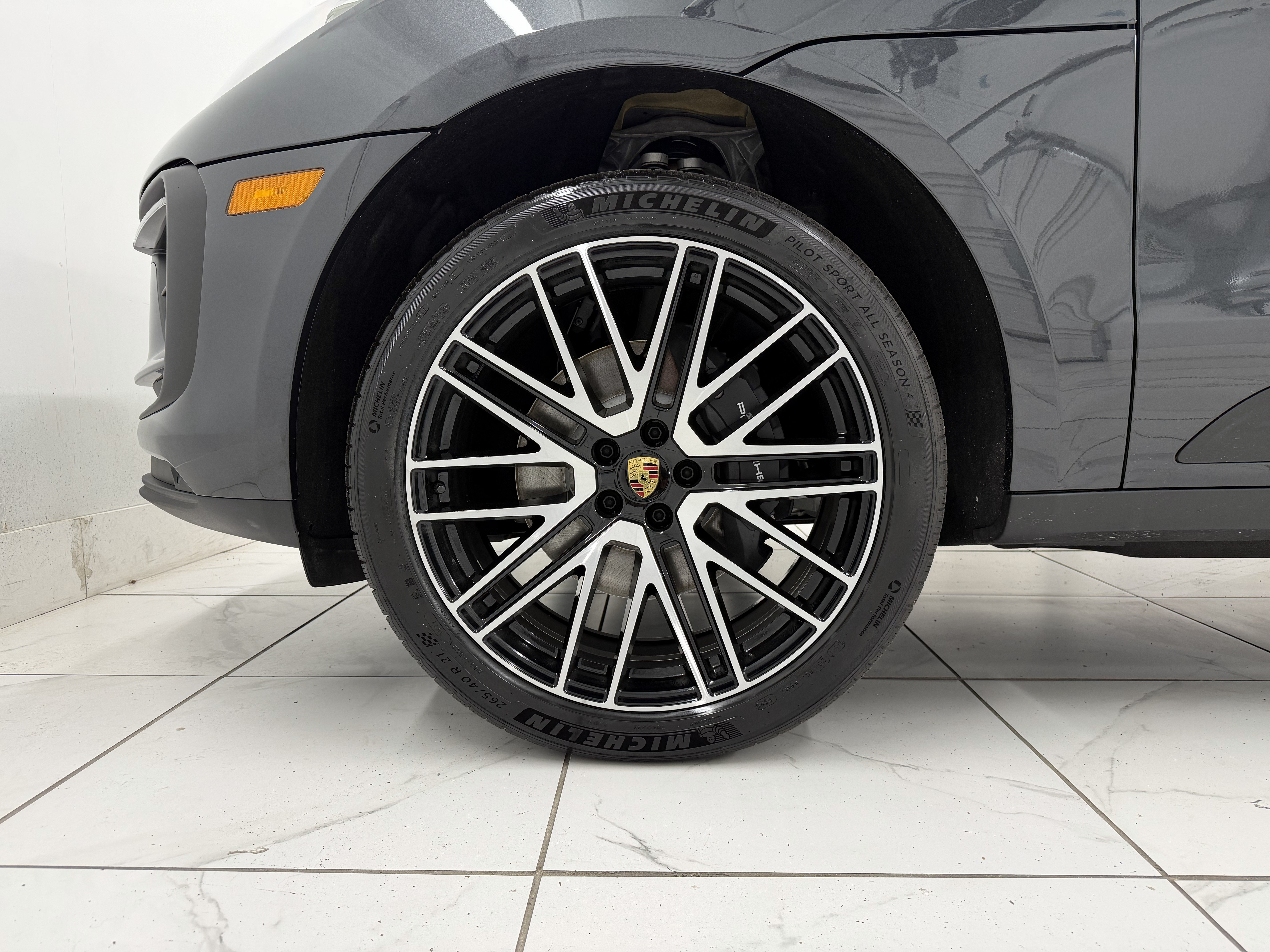 Certified 2026 Porsche Macan AWD/4WD image 16