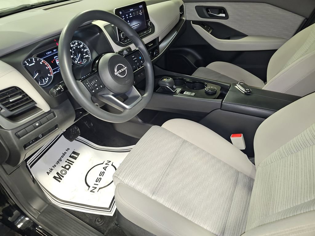 Used 2023 Nissan Rogue SV image 32