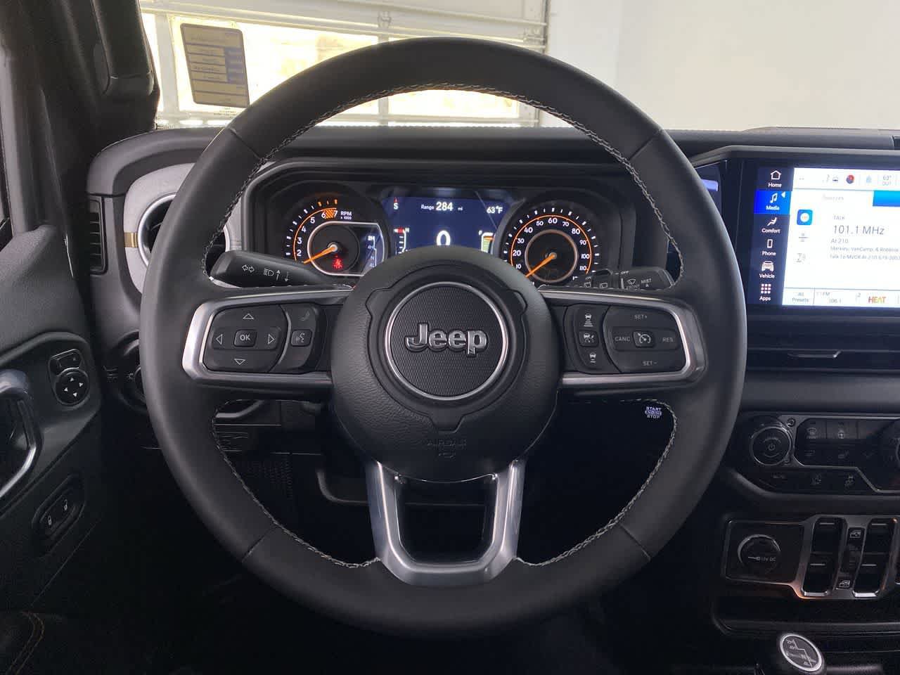 Used 2025 Jeep Wrangler Sahara image 19