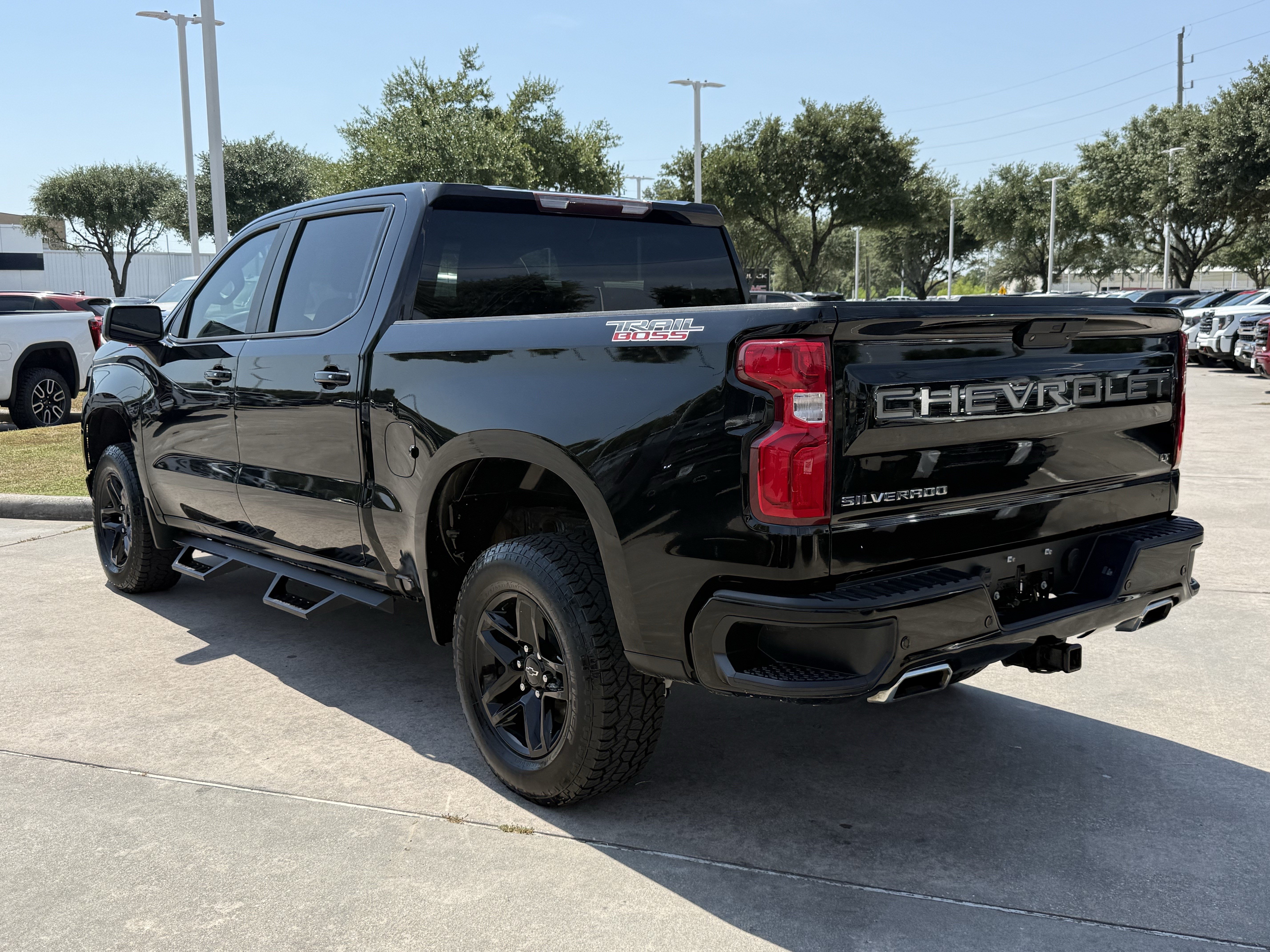 Used 2019 Chevrolet Silverado 1500 LT Trail Boss w/ Convenience Package AWD/4WD image 7